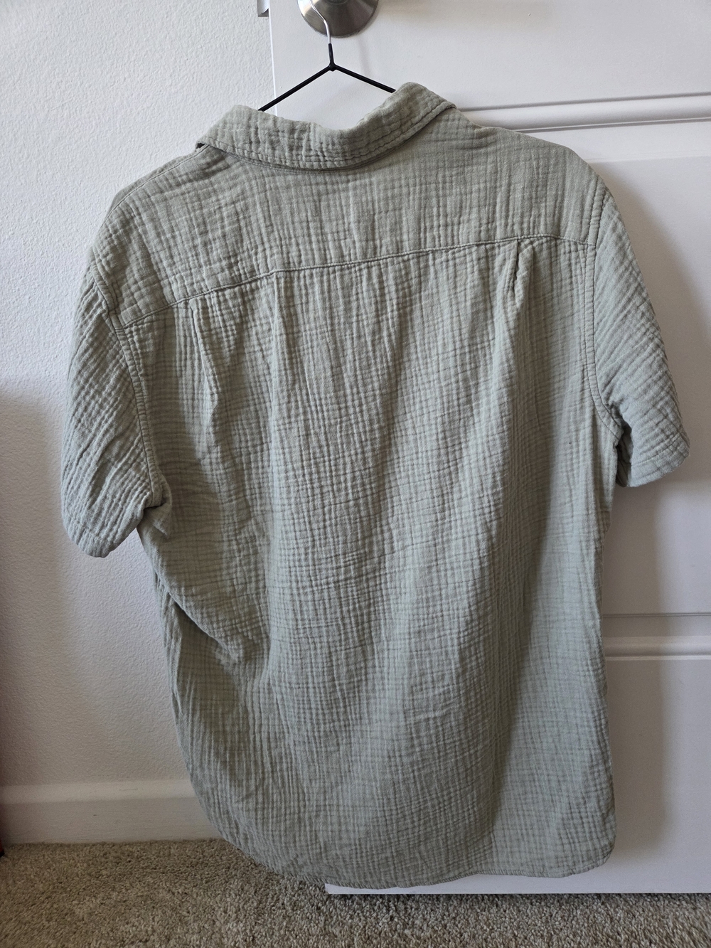 J. Crew Men’s Short-Sleeve Button-Up Shirt in Light Sage Green - Picture 2 of 4